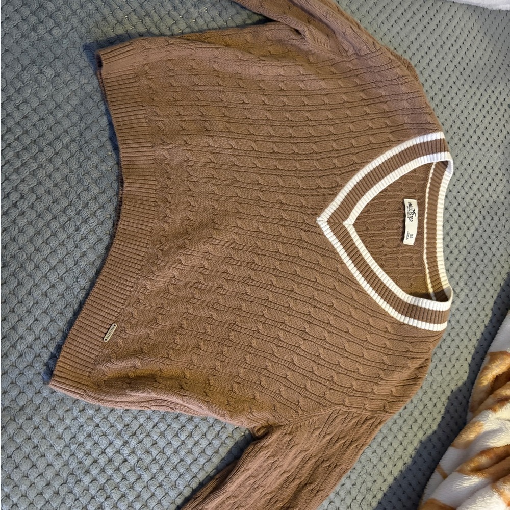 Hollister tan and white Cropped sweater